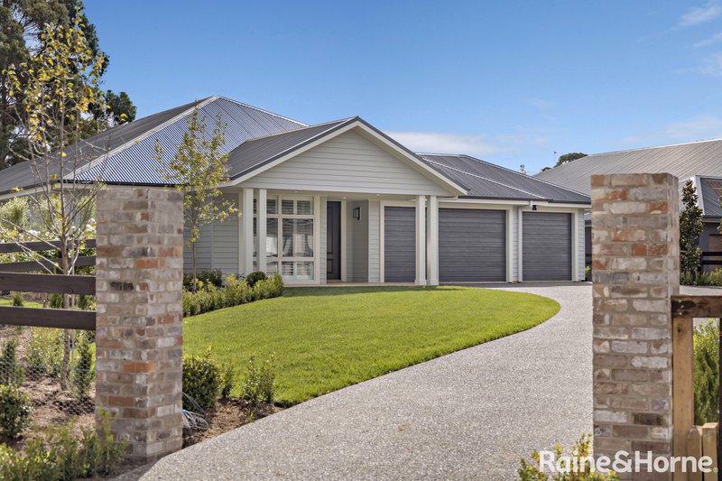 16 Wycliffe Place, Bowral NSW 2576