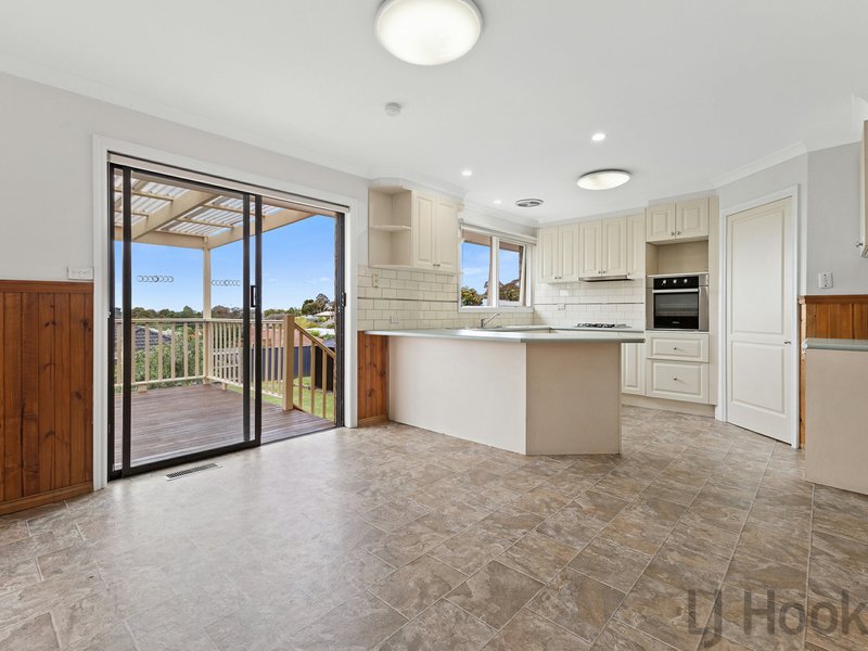 Photo - 16 Yarran Grove, Bayswater VIC 3153 - Image 4