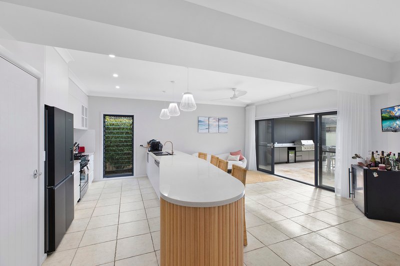 Photo - 16 Yeddenba Avenue, Blue Bay NSW 2261 - Image 12