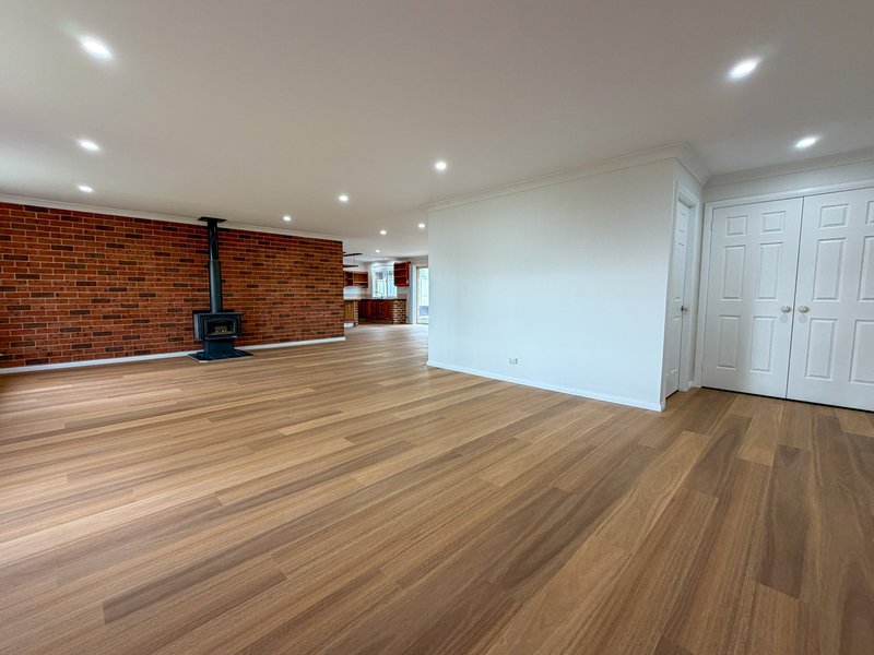 Photo - 16 Yellow Gum Close, Glenmore Park NSW 2745 - Image 3