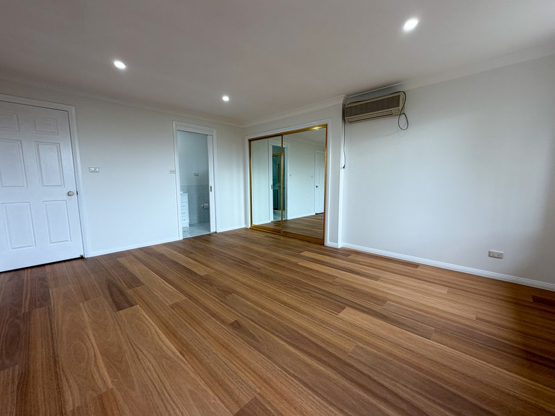 Photo - 16 Yellow Gum Close, Glenmore Park NSW 2745 - Image 12