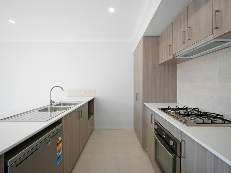 Photo - 16 Yering Lane, Harrisdale WA 6112 - Image 4