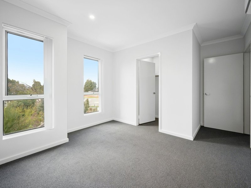 Photo - 16 Yering Lane, Harrisdale WA 6112 - Image 11