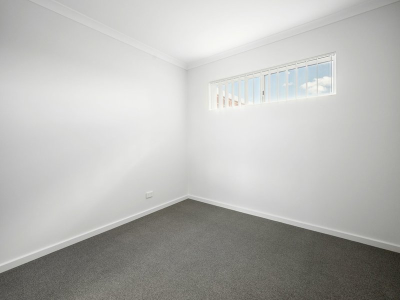Photo - 16 Yering Lane, Harrisdale WA 6112 - Image 14