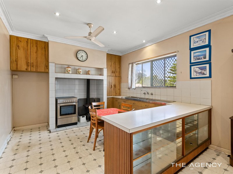 Photo - 16 Young Place, Hamilton Hill WA 6163 - Image 9