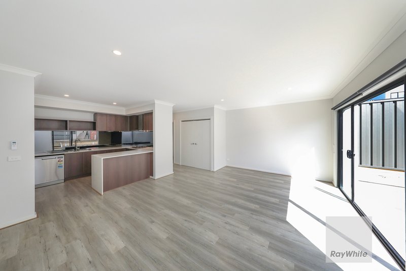 Photo - 16 Zenith Walk, Greenvale VIC 3059 - Image 4
