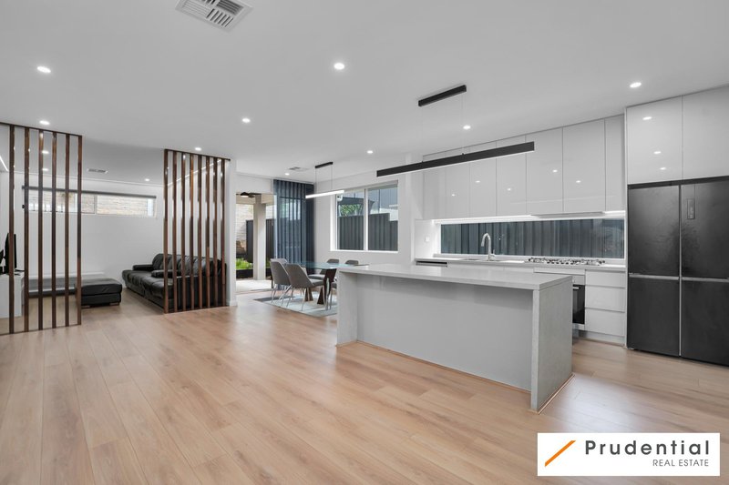 Photo - 160 Copperfield Drive, Rosemeadow NSW 2560 - Image 4