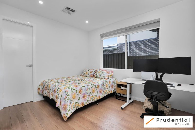 Photo - 160 Copperfield Drive, Rosemeadow NSW 2560 - Image 9