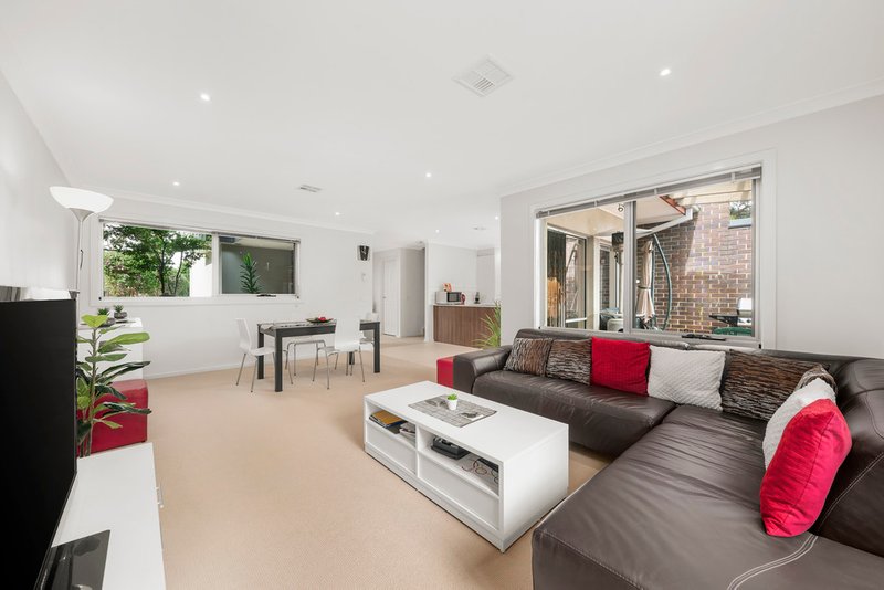 Photo - 160 Ernest Jones Drive, Macleod VIC 3085 - Image 3