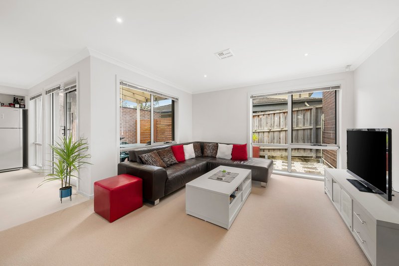 Photo - 160 Ernest Jones Drive, Macleod VIC 3085 - Image 4