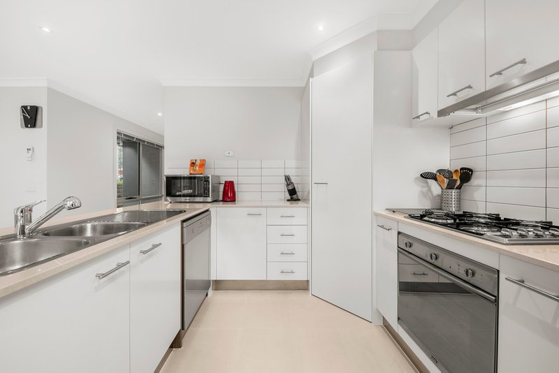 Photo - 160 Ernest Jones Drive, Macleod VIC 3085 - Image 5