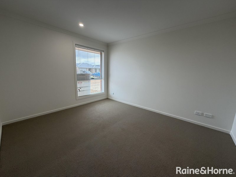 Photo - 160 Francesca Boulevard, Munno Para West SA 5115 - Image 2