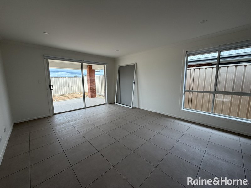 Photo - 160 Francesca Boulevard, Munno Para West SA 5115 - Image 9
