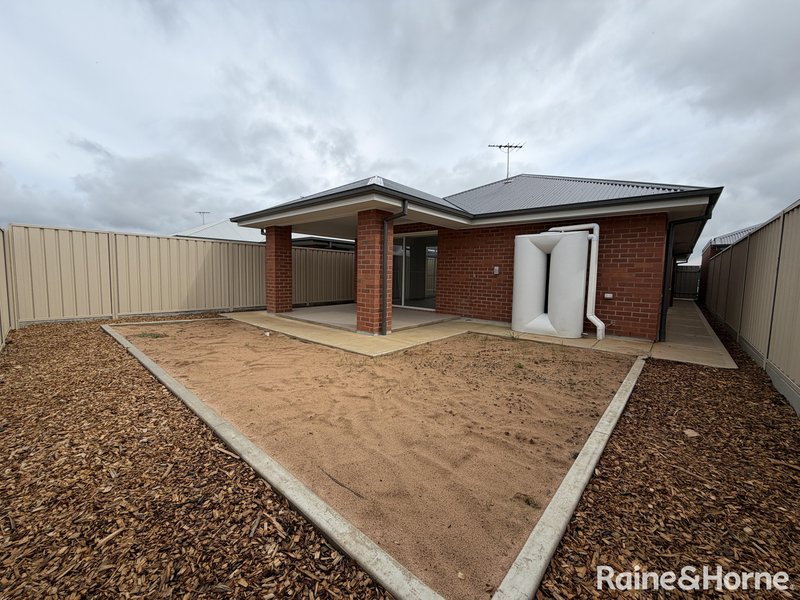 Photo - 160 Francesca Boulevard, Munno Para West SA 5115 - Image 17