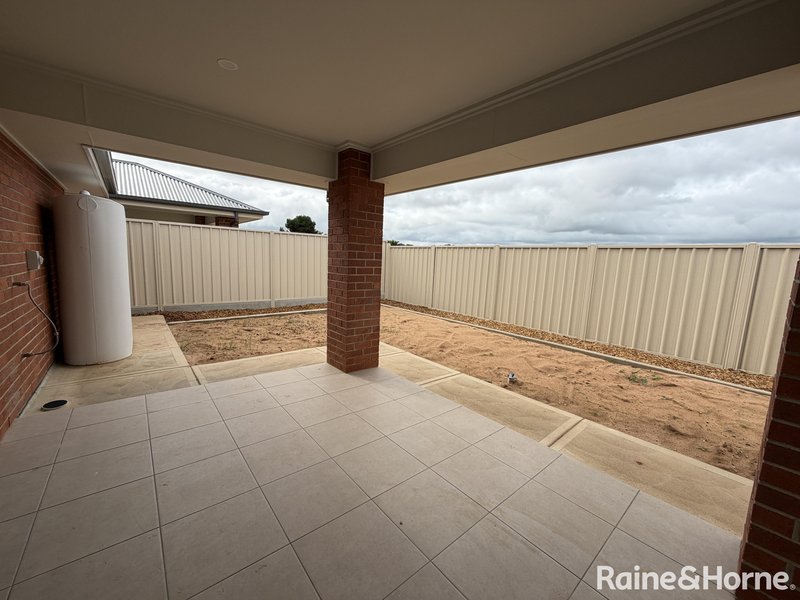 Photo - 160 Francesca Boulevard, Munno Para West SA 5115 - Image 18