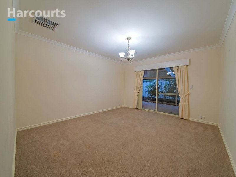 Photo - 160 Golf Links Drive, Carramar WA 6031 - Image 7