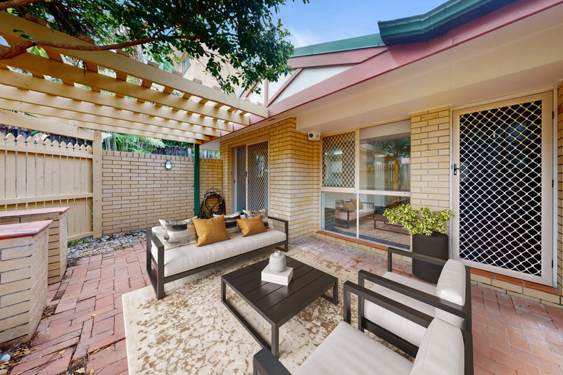 Photo - 1/60 Rialto Street, Coorparoo QLD 4151 - Image 13