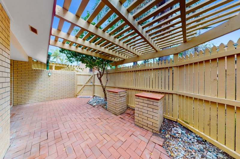 Photo - 1/60 Rialto Street, Coorparoo QLD 4151 - Image 16