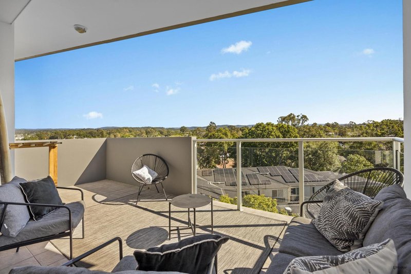 Photo - 1601/12-14 Executive Drive, Burleigh Waters QLD 4220 - Image 2