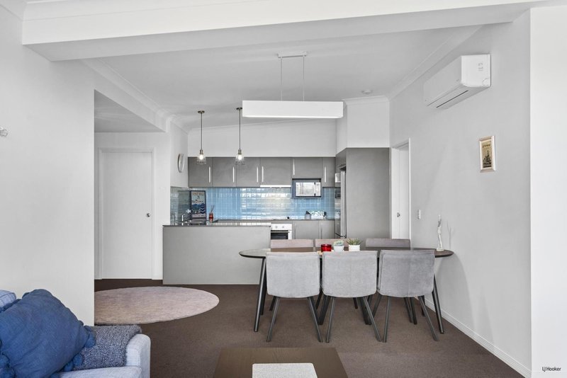 Photo - 1601/12-14 Executive Drive, Burleigh Waters QLD 4220 - Image 7