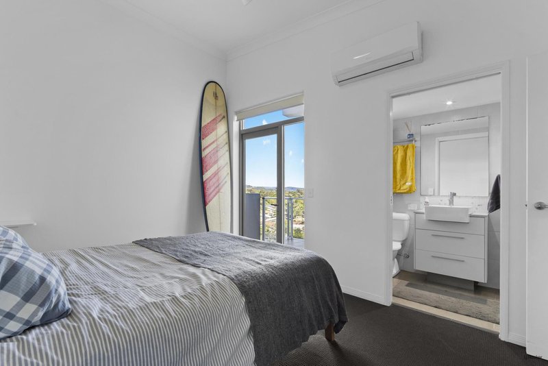 Photo - 1601/12-14 Executive Drive, Burleigh Waters QLD 4220 - Image 11