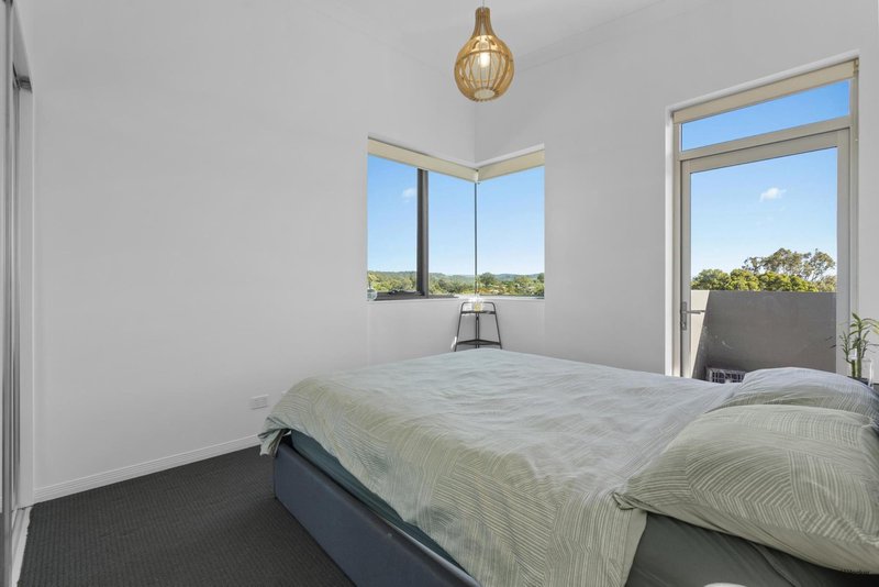 Photo - 1601/12-14 Executive Drive, Burleigh Waters QLD 4220 - Image 14