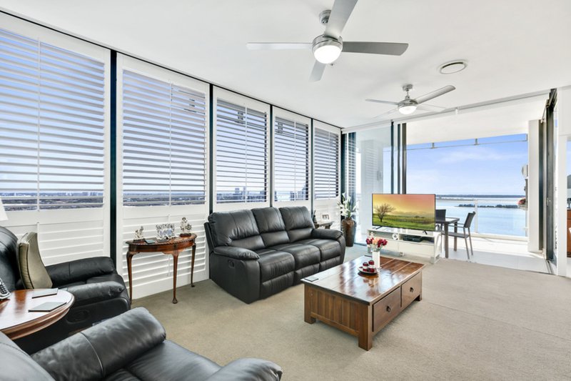 Photo - 1601/230 Marine Parade, Labrador QLD 4215 - Image 4