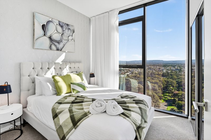 Photo - 1601/28-30 Second Avenue, Broadbeach QLD 4218 - Image 7