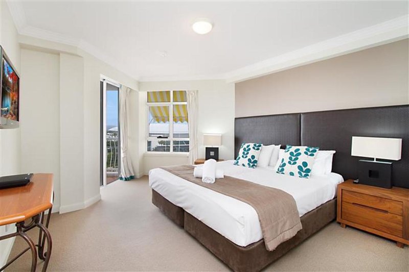 Photo - 1601/90 Surf Parade, Broadbeach QLD 4218 - Image 4