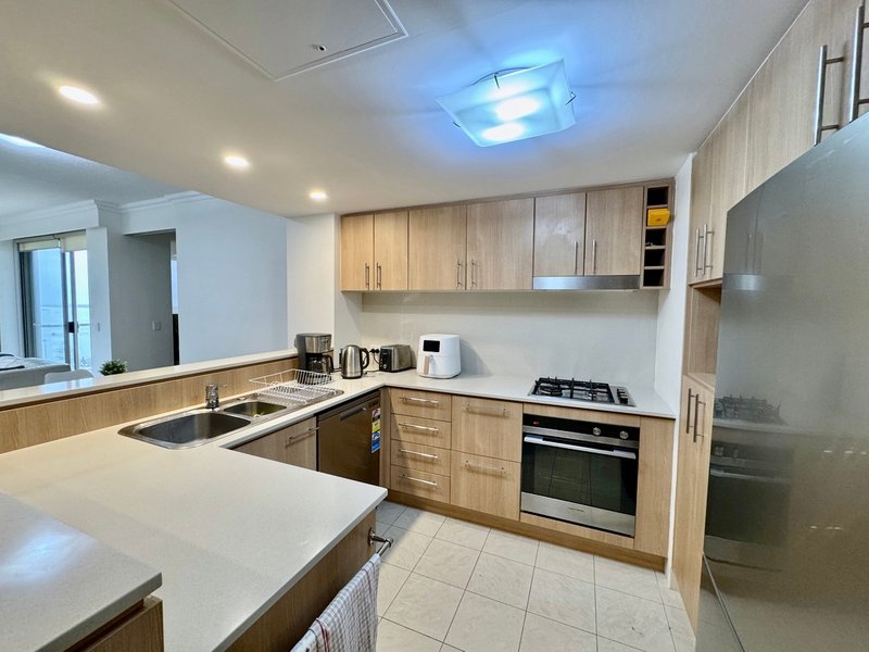 Photo - 1602/50 Marine Parade, Southport QLD 4215 - Image 7