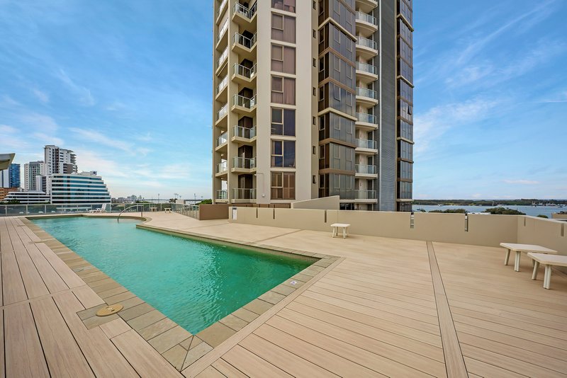 Photo - 1602/50 Marine Parade, Southport QLD 4215 - Image 9