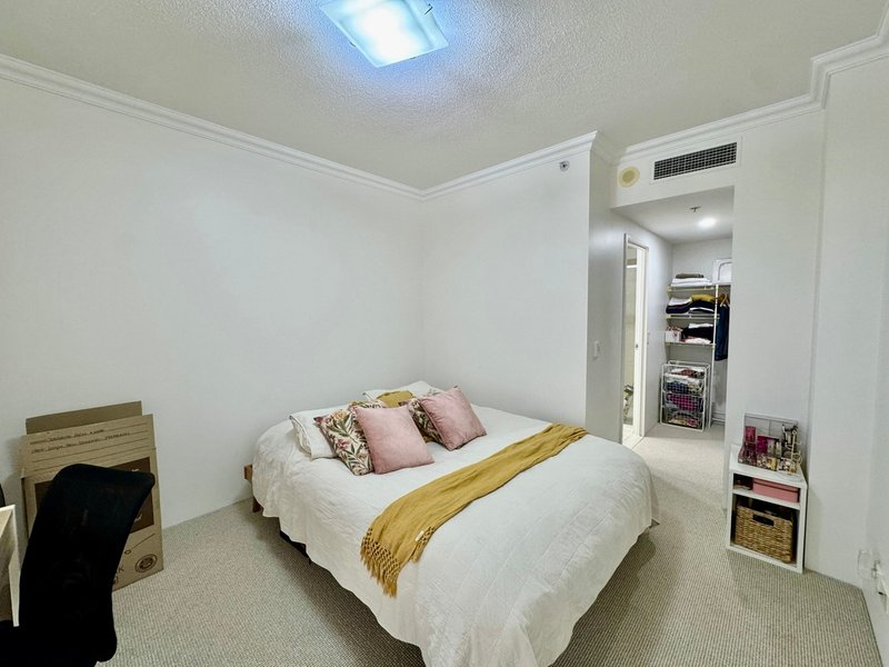 Photo - 1602/50 Marine Parade, Southport QLD 4215 - Image 10