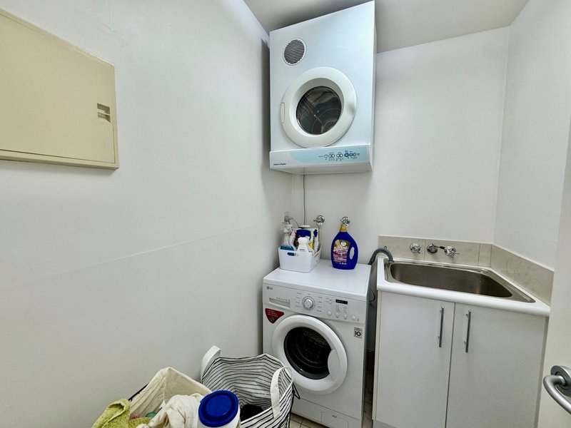 Photo - 1602/50 Marine Parade, Southport QLD 4215 - Image 16