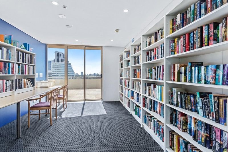 Photo - 1602/50 Marine Parade, Southport QLD 4215 - Image 24