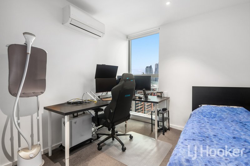 Photo - 1604E/888 Collins Street, Docklands VIC 3008 - Image 2