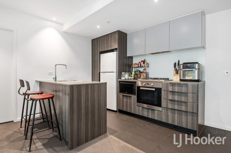 Photo - 1604E/888 Collins Street, Docklands VIC 3008 - Image 2