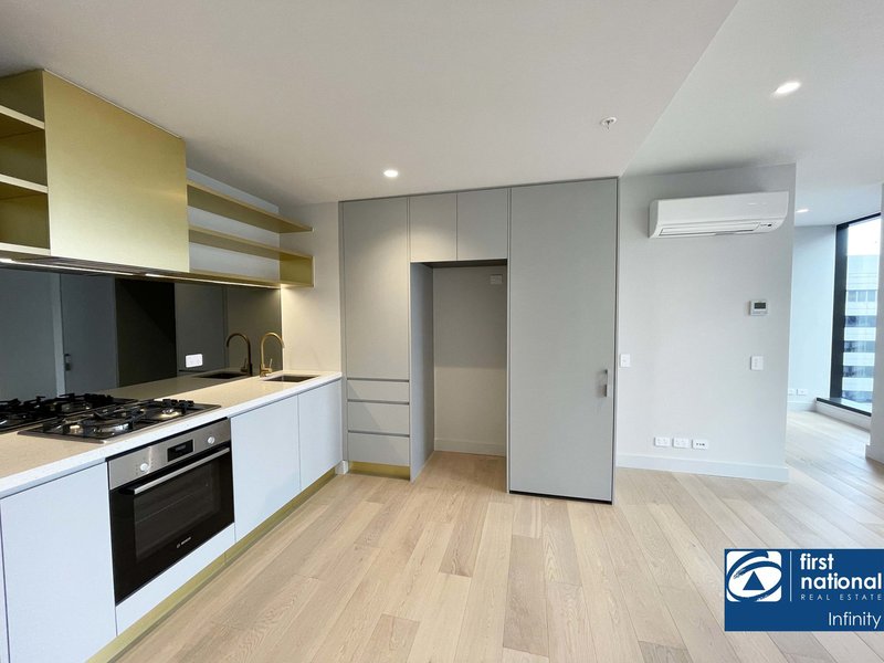 Photo - 1605/318 Queen Street, Melbourne VIC 3000 - Image 1