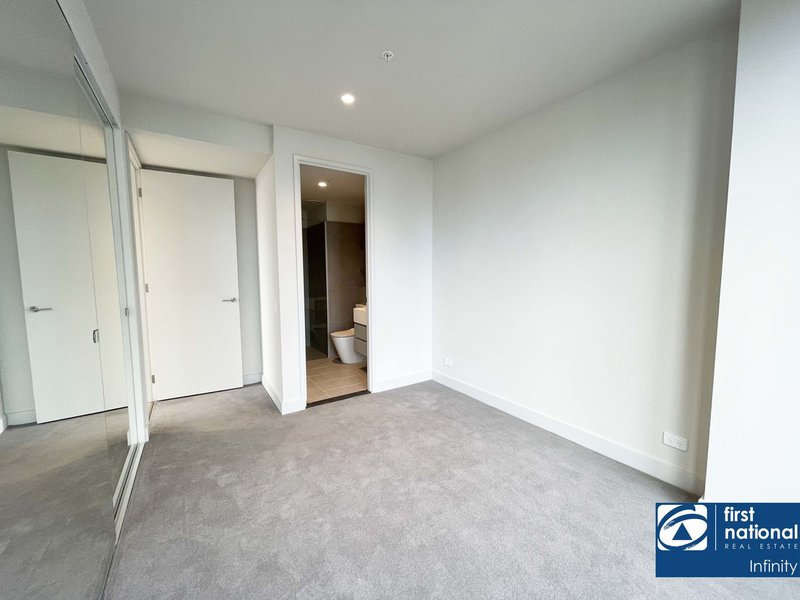 Photo - 1605/318 Queen Street, Melbourne VIC 3000 - Image 5