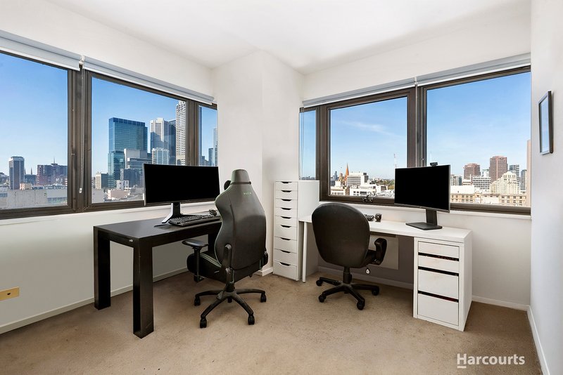 Photo - 1606/250 Elizabeth Street, Melbourne VIC 3000 - Image 4