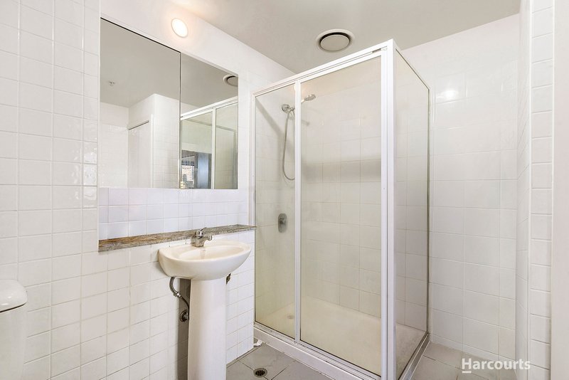 Photo - 1606/250 Elizabeth Street, Melbourne VIC 3000 - Image 5