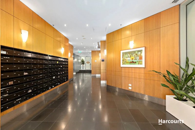 Photo - 1606/250 Elizabeth Street, Melbourne VIC 3000 - Image 6