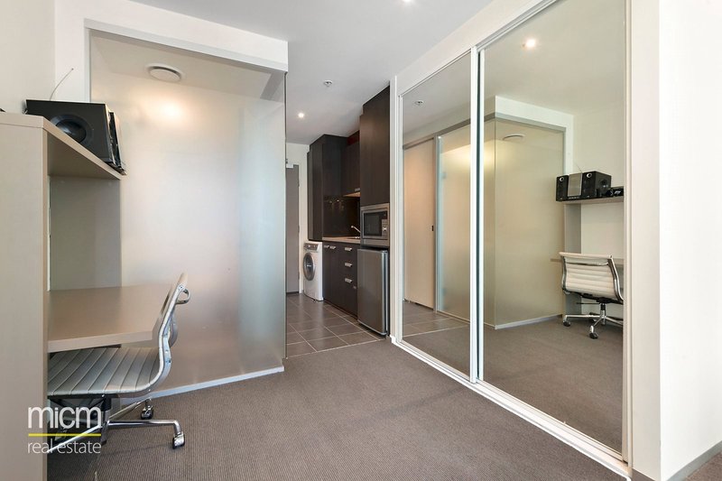 Photo - 1608/181 A’Beckett Street, Melbourne VIC 3000 - Image 3