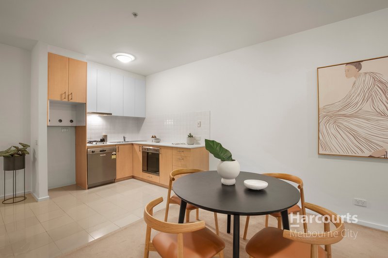 Photo - 1608/250 Elizabeth Street, Melbourne VIC 3000 - Image 3