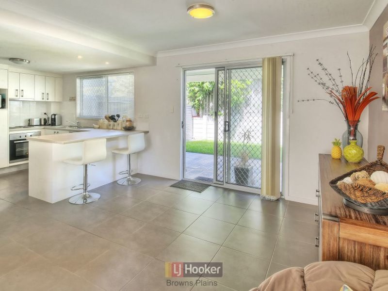 Photo - 16/1-11 Emerald Drive, Regents Park QLD 4118 - Image 12