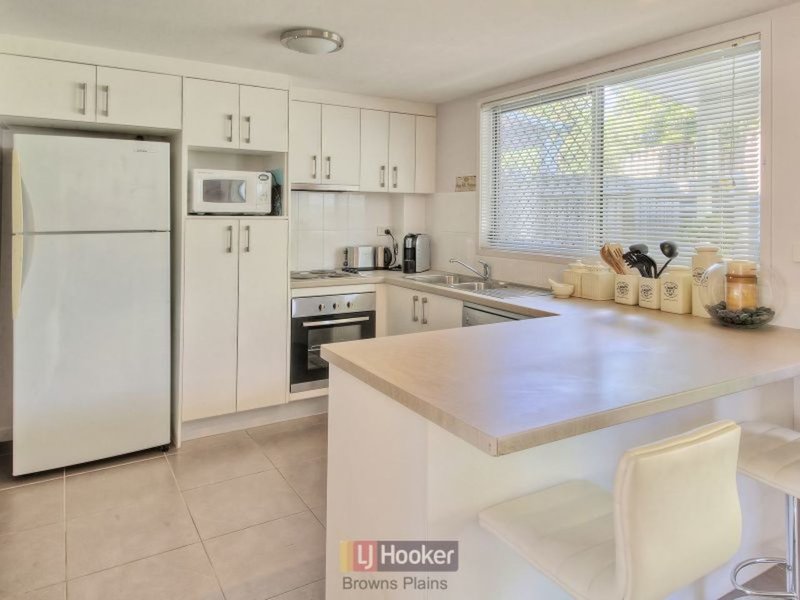 Photo - 16/1-11 Emerald Drive, Regents Park QLD 4118 - Image 13