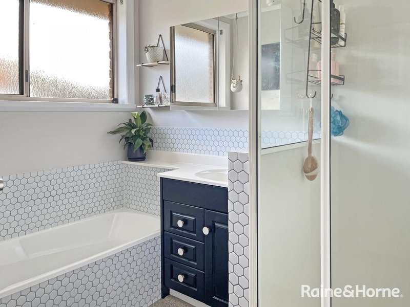 Photo - 1/61 Bass Street, Warrane TAS 7018 - Image 8