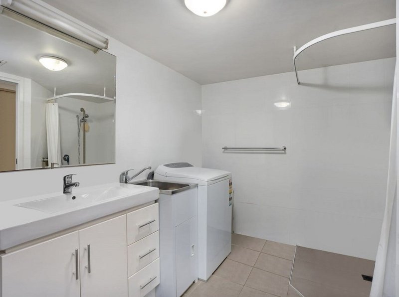 Photo - 1/61 Bauer Street, Southport QLD 4215 - Image 8