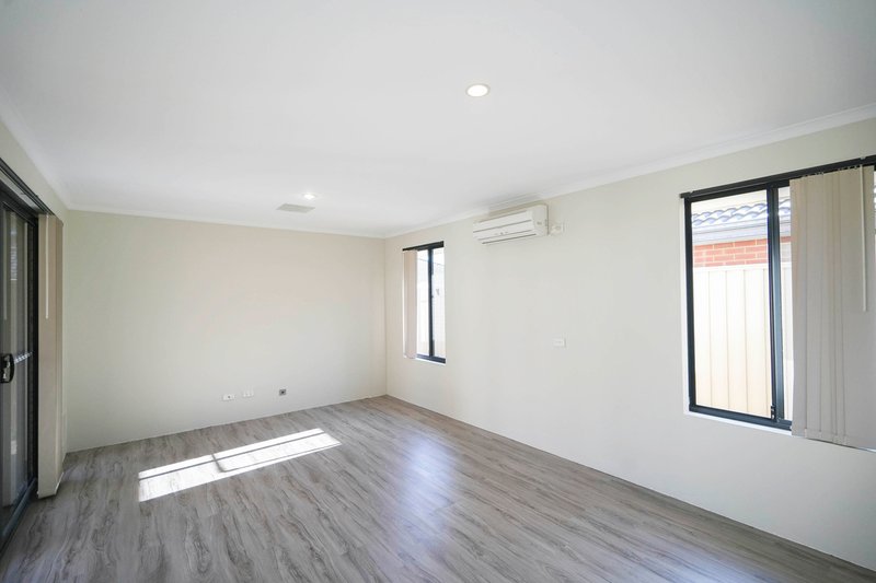 Photo - 16/1 Coojong Link, Success WA 6164 - Image 4