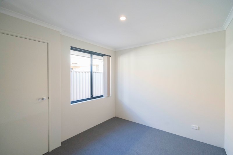 Photo - 16/1 Coojong Link, Success WA 6164 - Image 8