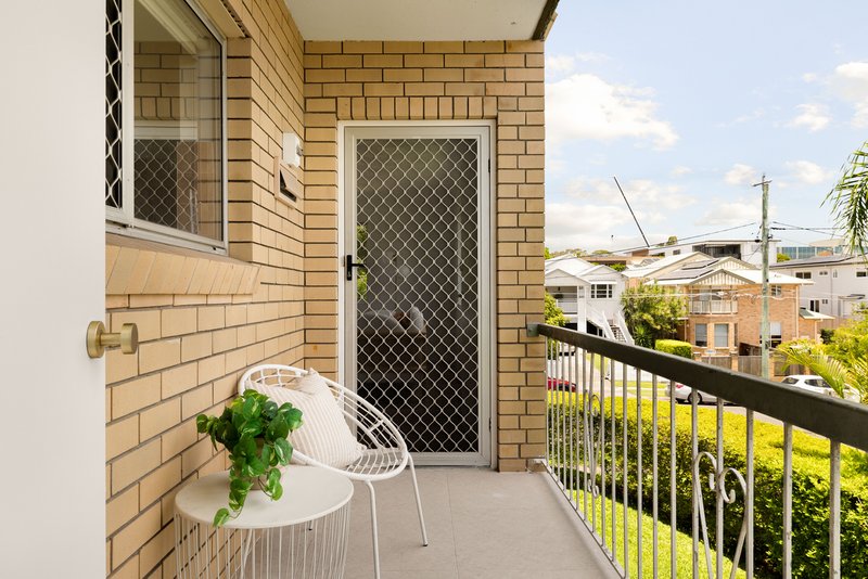 Photo - 1/61 Denman Street, Greenslopes QLD 4120 - Image 15